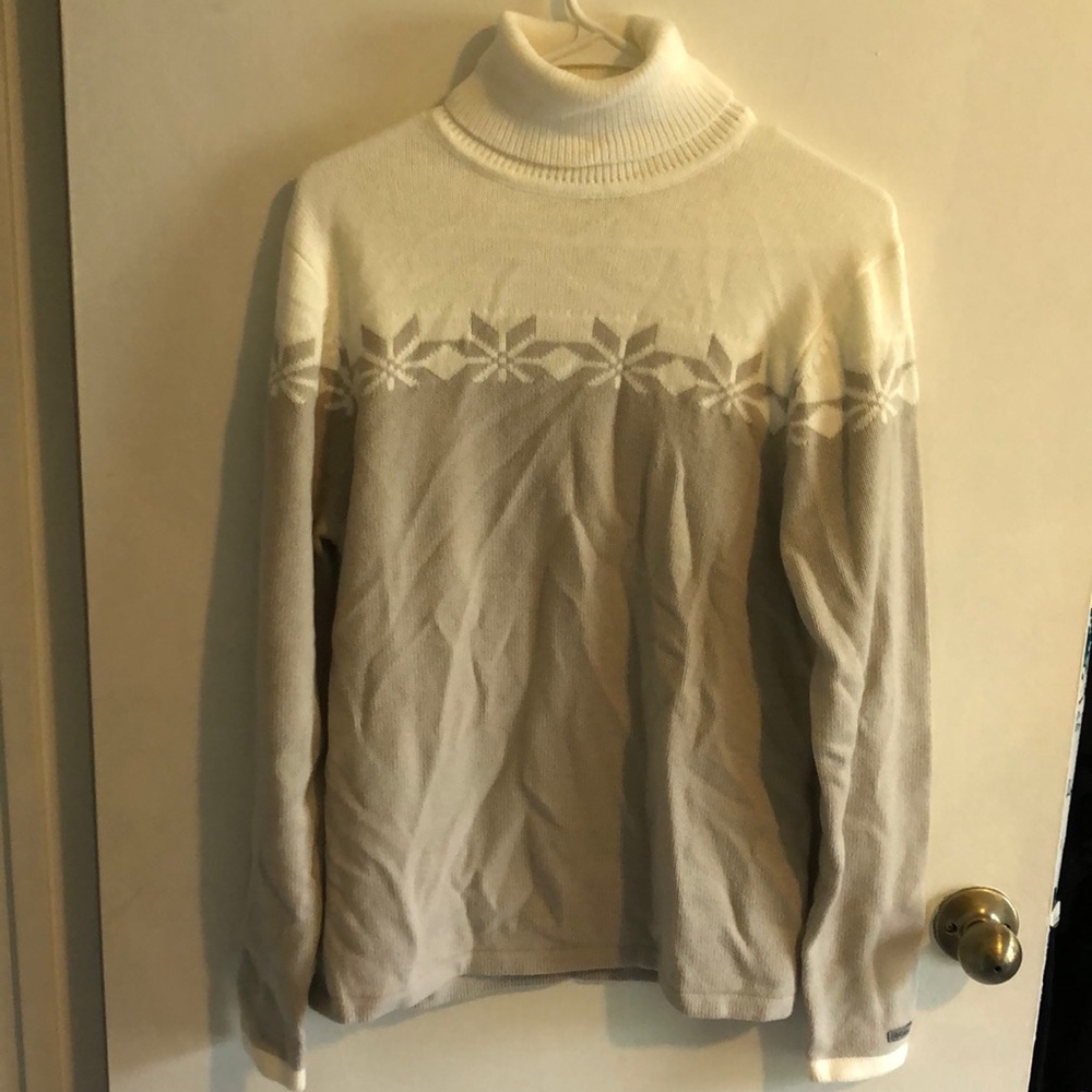 Columbia lilac snowflake turtleneck sweater